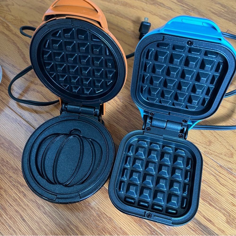 Lot of 2 mini dash Orange and Blue Mini Waffle Makers pumpkin kitchen item - Picture 3 of 4